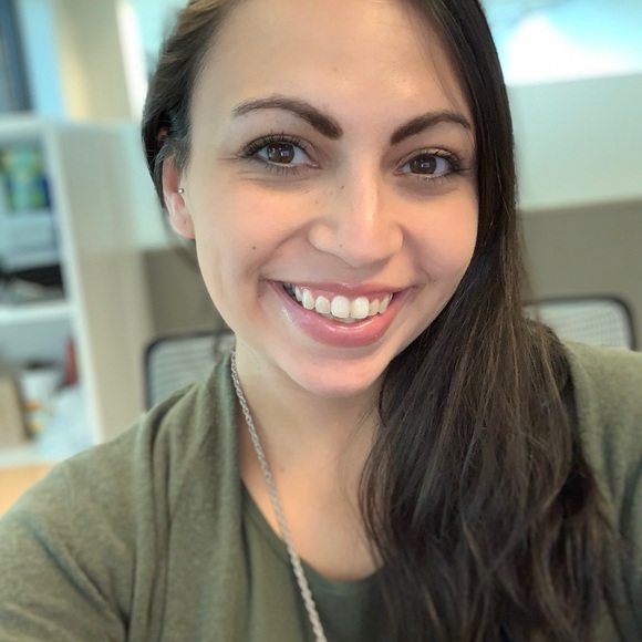 Meet your Posher, Idalis - Picture 2 of 2